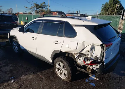 2021 Toyota Rav4 Xle z USA, uszkodzony, nr VIN 2T3P1RFV6MC161443